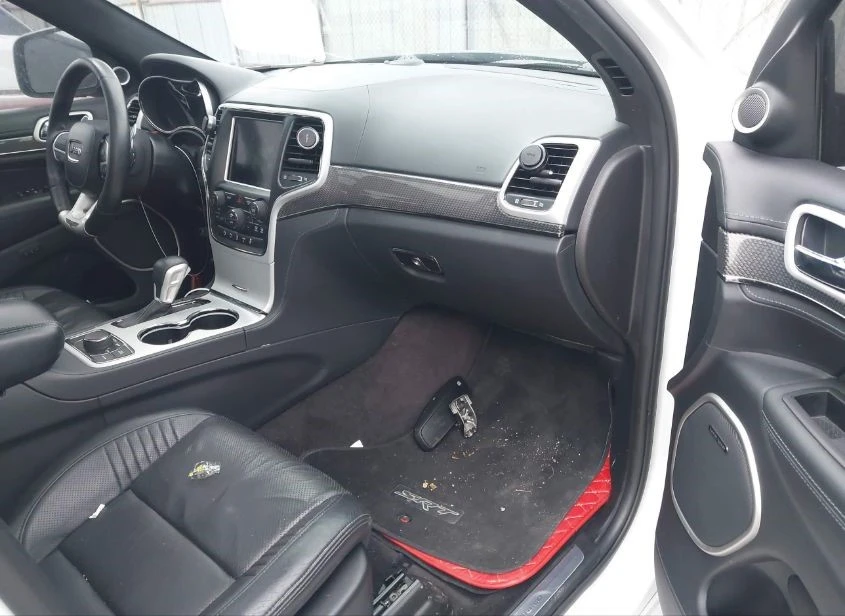 Jeep Grand cherokee TRACKHAWK 4X4/DISTRONIC/FULL/707HP - изображение 7