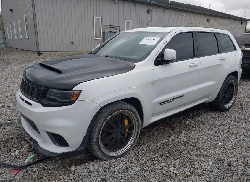 Jeep Grand cherokee TRACKHAWK 4X4/DISTRONIC/FULL/707HP - изображение 3