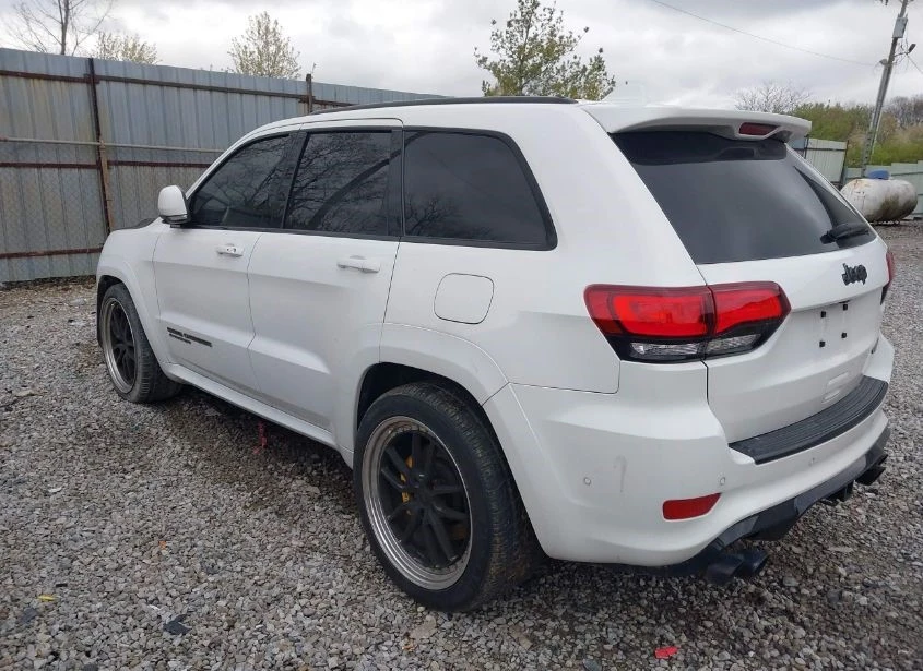 Jeep Grand cherokee TRACKHAWK 4X4/DISTRONIC/FULL/707HP - изображение 4