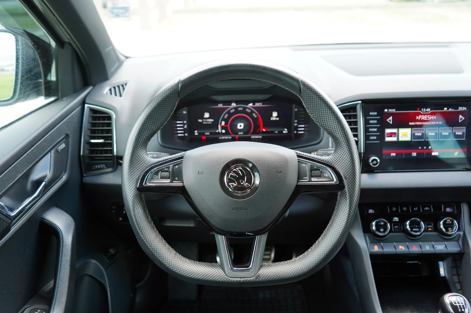 Skoda Karoq 1.5 TSI* SPORTLINE* KEYLESS* CANTON* CAMERA* DISTR, снимка 10 - Автомобили и джипове - 54680771