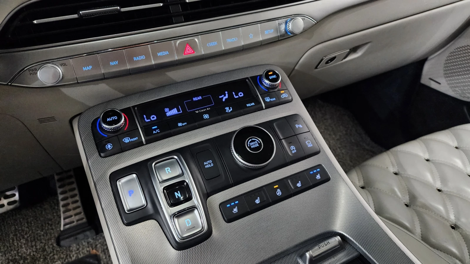 Hyundai Palisade 2WD LUXURY| DISTRONIC| 360| MERIDIAN| ПАНО, снимка 13 - Автомобили и джипове - 54766507