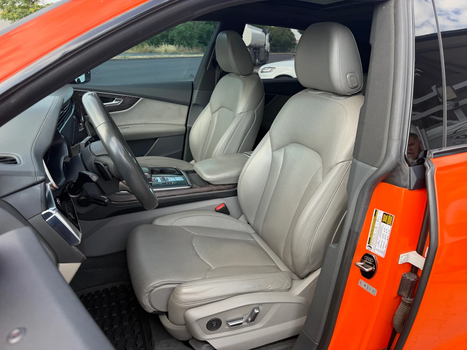 Audi Q8 55TFSI#SQ8 PACK#MATRIX#PANO#SOFTCL#ОБДУХ#3D B&O#, снимка 7 - Автомобили и джипове - 55074272