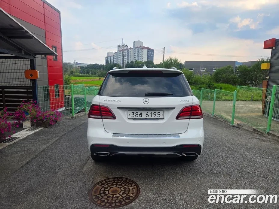 Mercedes-Benz GLE 350 350d | AMG PKG | 4MATIC, снимка 4 - Автомобили и джипове - 56068977