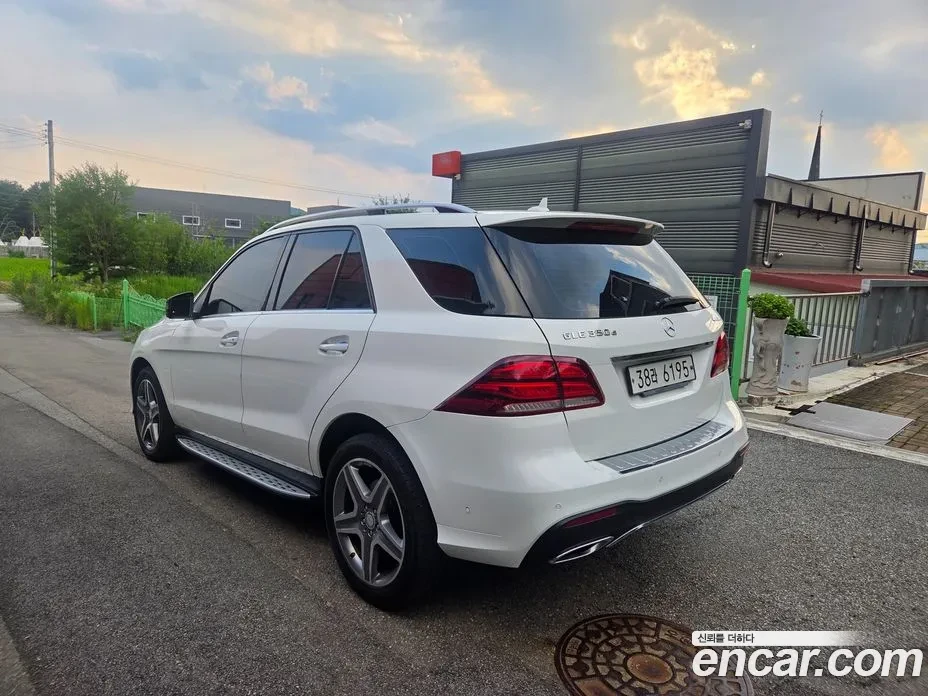 Mercedes-Benz GLE 350 350d | AMG PKG | 4MATIC, снимка 2 - Автомобили и джипове - 56068977