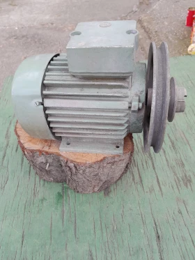 Ел.двигател трифазен 0,5 kW 1400 оборота, снимка 1