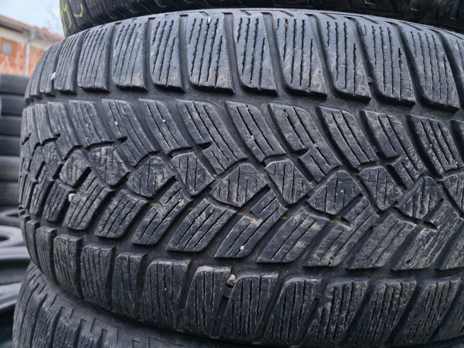 Гуми Зимни 255/50R19, снимка 3 - Гуми и джанти - 53982840