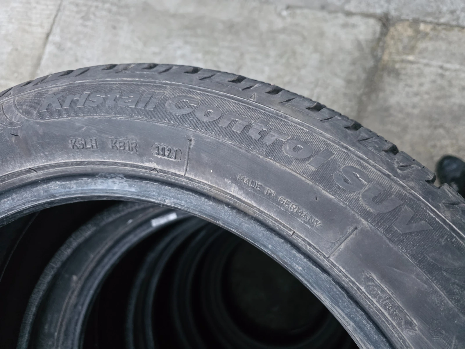 Гуми Зимни 255/50R19, снимка 7 - Гуми и джанти - 53982840