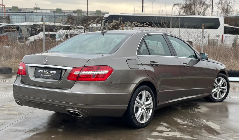 Mercedes-Benz E 500 * AVANTGARDE* 4MATIC* , снимка 4 - Автомобили и джипове - 48892149