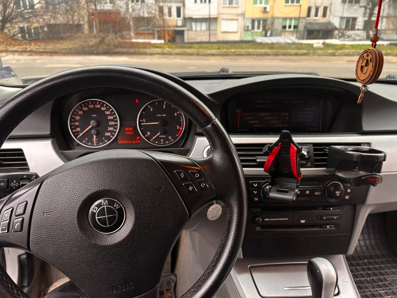 BMW 320, снимка 7 - Автомобили и джипове - 52644235