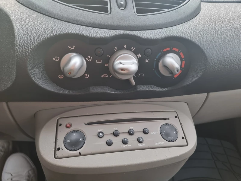 Renault Twingo, снимка 17 - Автомобили и джипове - 52955482