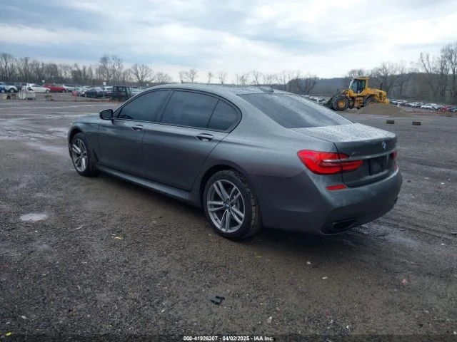 BMW 750  - изображение 6