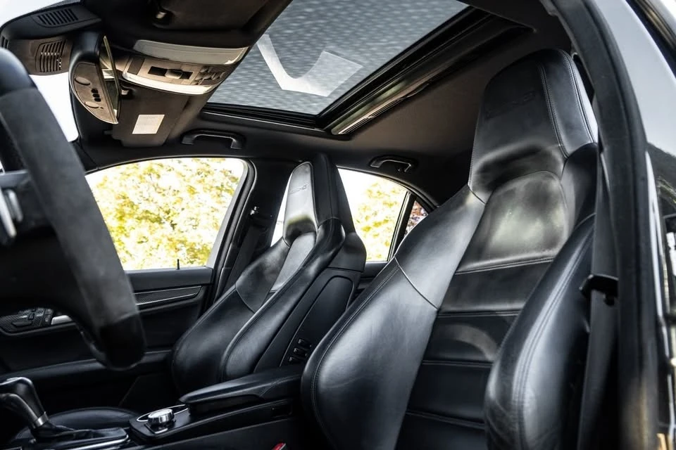 Mercedes-Benz C 63 AMG * * CARFAX * *  * *  | Mobile.bg   9