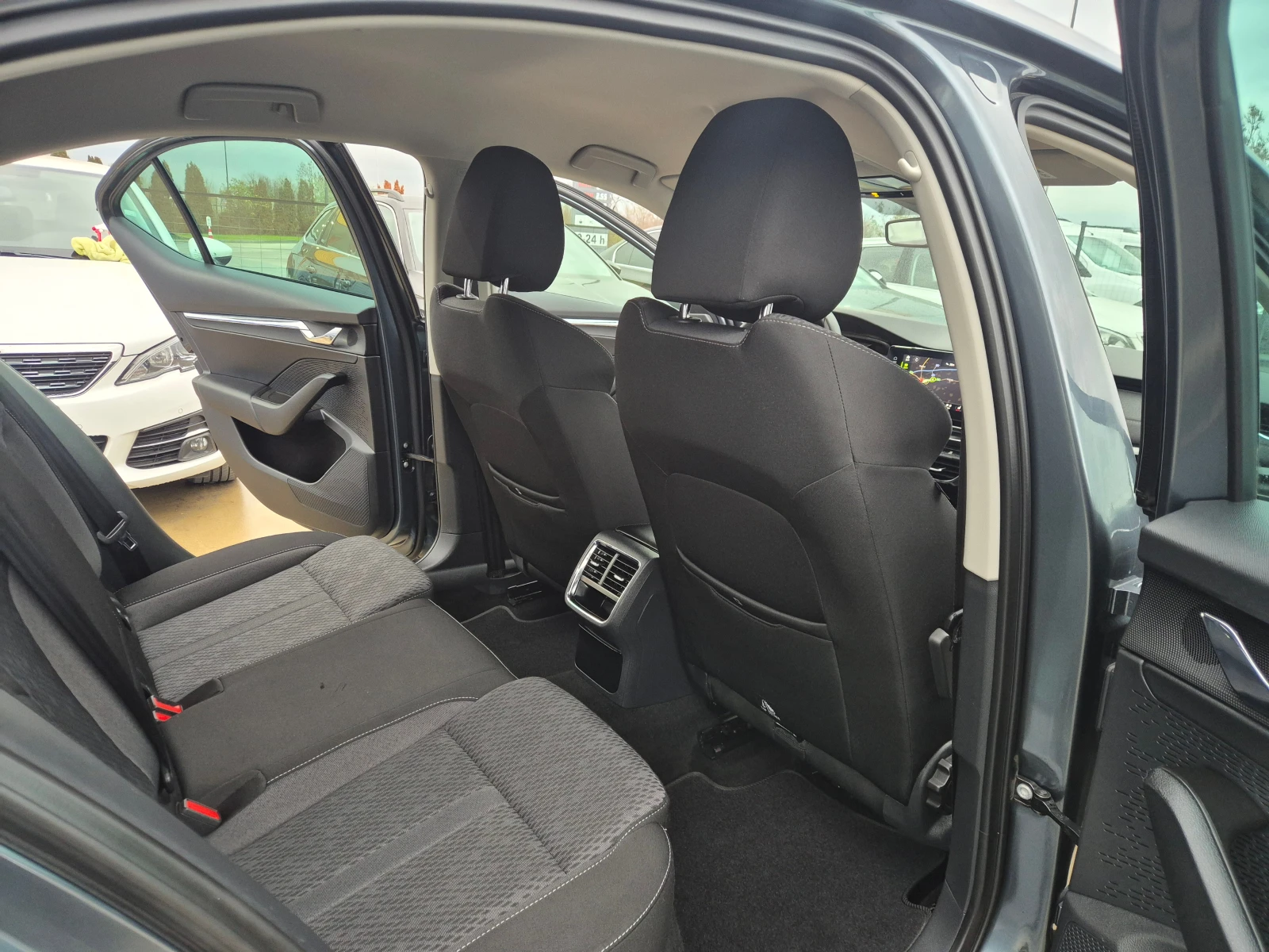 Skoda Octavia STYLE С ГАРАНЦИЯ 2.0= 6-М/Т - изображение 10