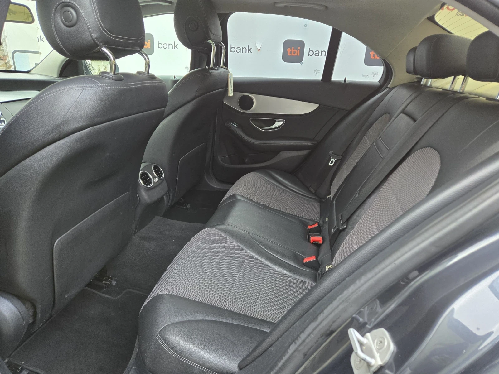 Mercedes-Benz C 220 2.2CDI-170кс= АВТОМАТ= ПАНОРАМА= KEYLESS= LED - изображение 9