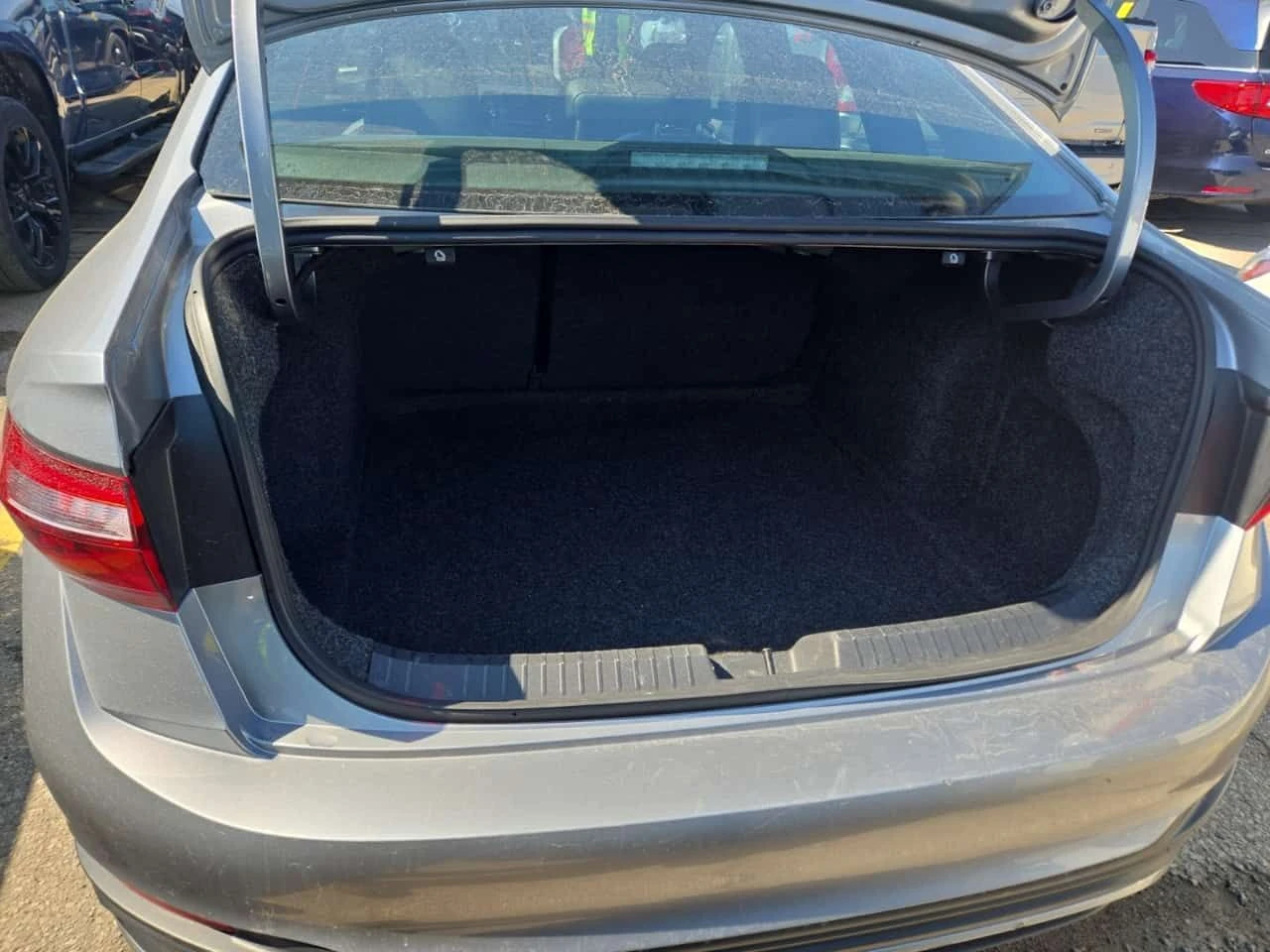 VW Jetta * COMFORTLINE * ШИБИДАХ * ПОДГРЕВ * CARPLAY, снимка 13 - Автомобили и джипове - 54356465