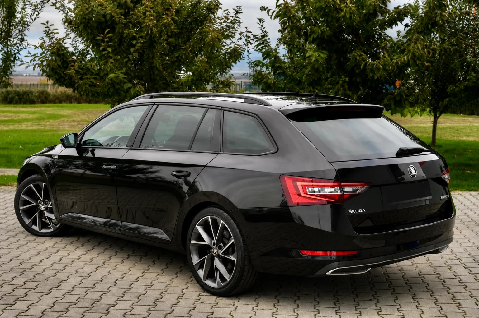 Skoda Superb Skoda Superb III 2.0 TDI Sport Line DSG Alcantara, снимка 3 - Автомобили и джипове - 54420459