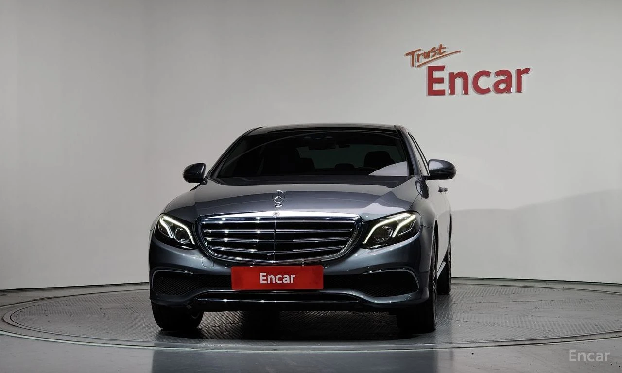 Mercedes-Benz E 400 4MATIC* HEAD-UP* 360CAMERA* PANOROOF* BURMESTER* , снимка 2 - Автомобили и джипове - 54445468
