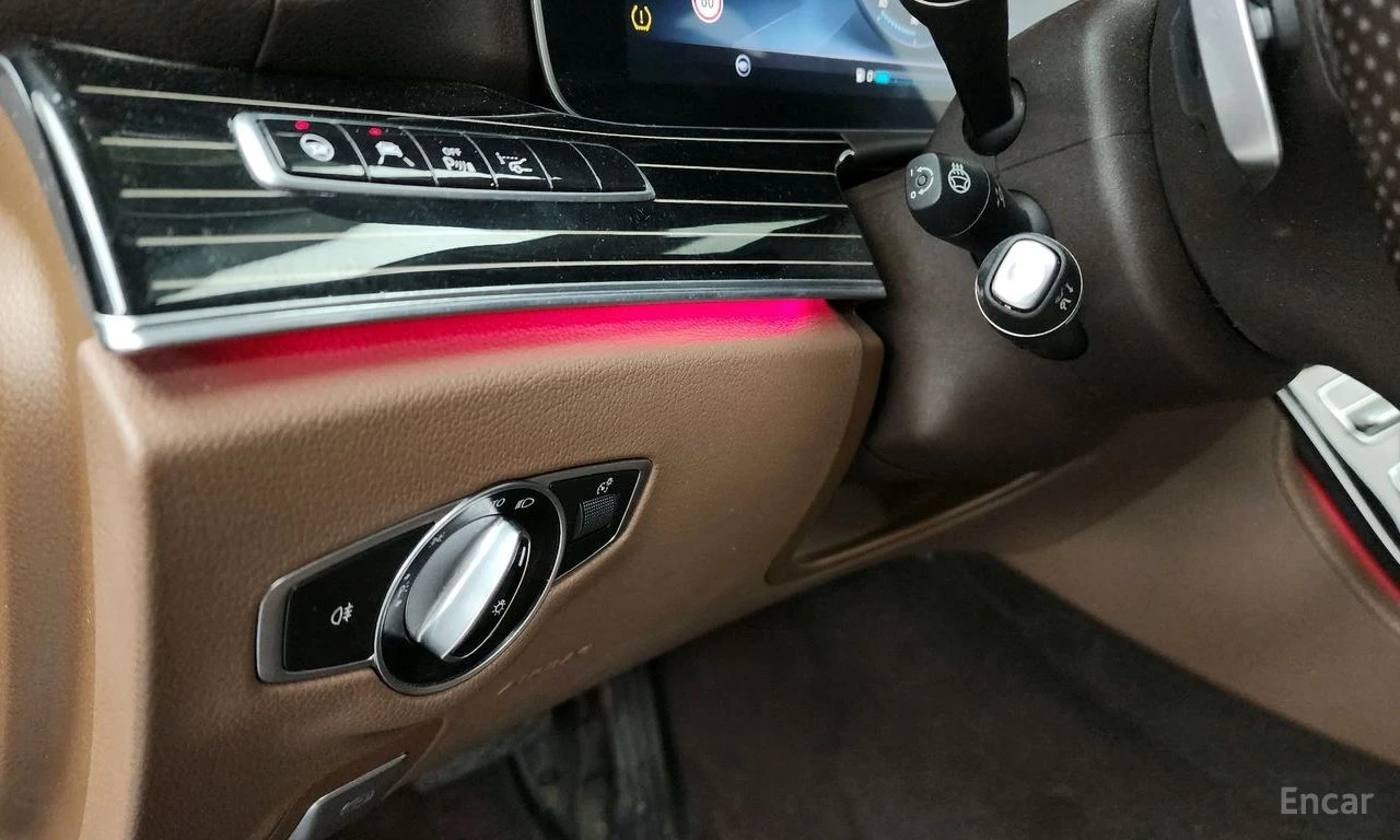 Mercedes-Benz E 400 4MATIC* HEAD-UP* 360CAMERA* PANOROOF* BURMESTER* , снимка 11 - Автомобили и джипове - 54445468