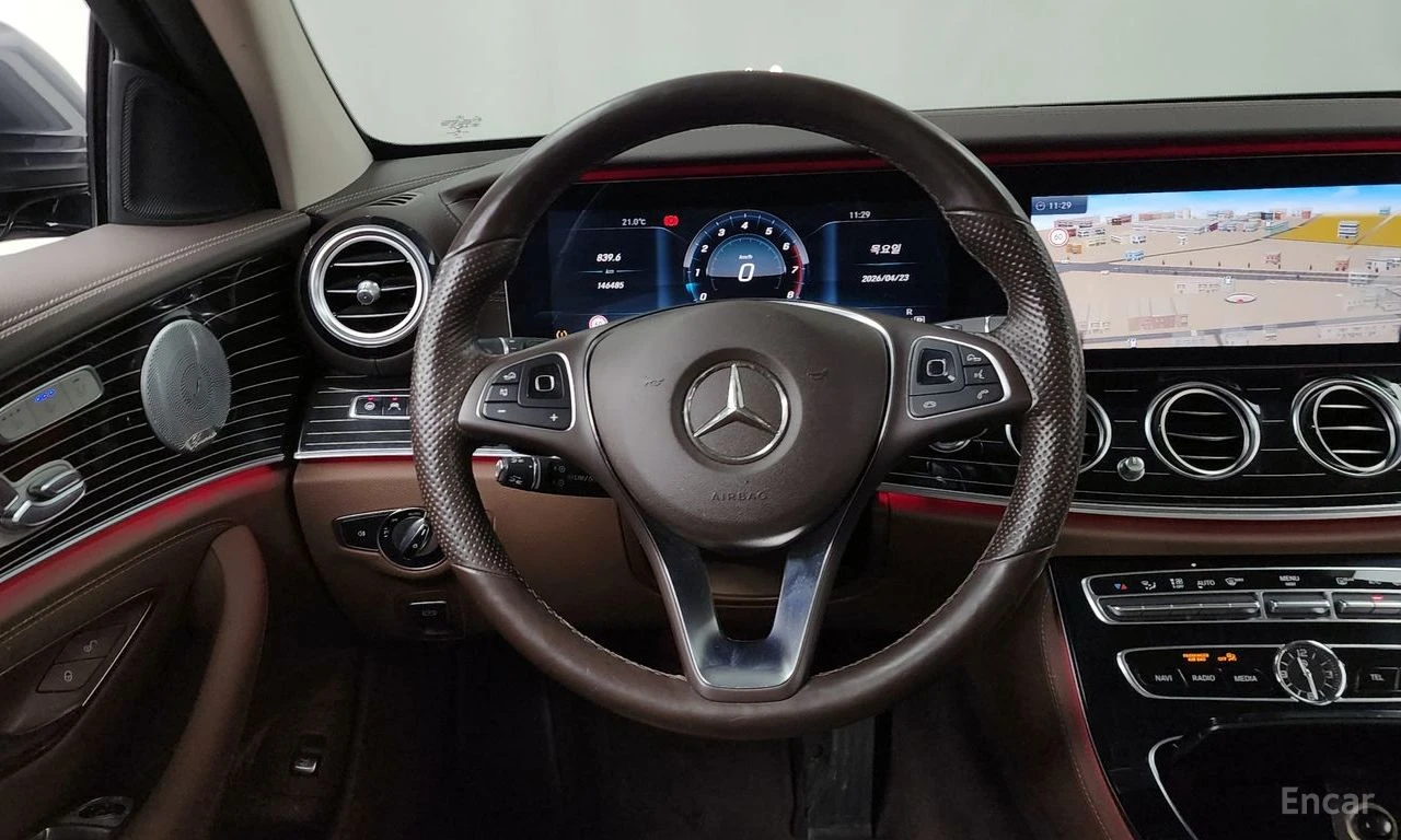 Mercedes-Benz E 400 4MATIC* HEAD-UP* 360CAMERA* PANOROOF* BURMESTER* , снимка 8 - Автомобили и джипове - 54445468