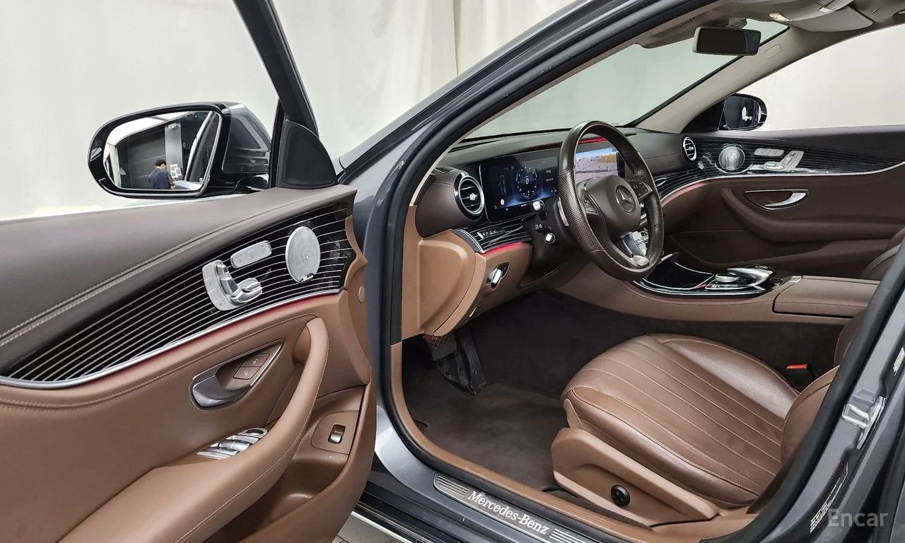 Mercedes-Benz E 400 4MATIC* HEAD-UP* 360CAMERA* PANOROOF* BURMESTER* , снимка 5 - Автомобили и джипове - 54445468