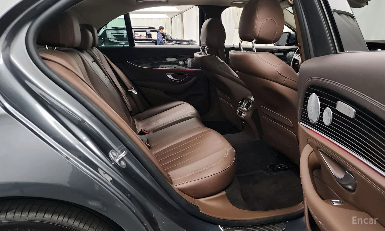 Mercedes-Benz E 400 4MATIC* HEAD-UP* 360CAMERA* PANOROOF* BURMESTER* , снимка 14 - Автомобили и джипове - 54445468