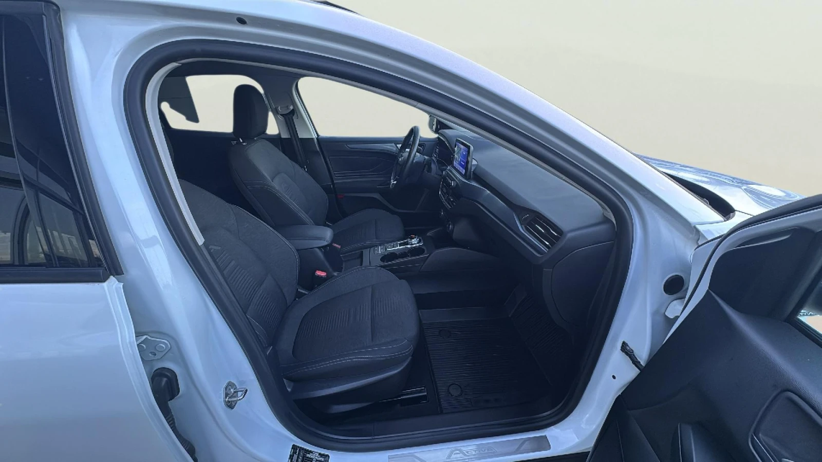 Ford Focus 1.0 EcoBoost, снимка 13 - Автомобили и джипове - 54541156