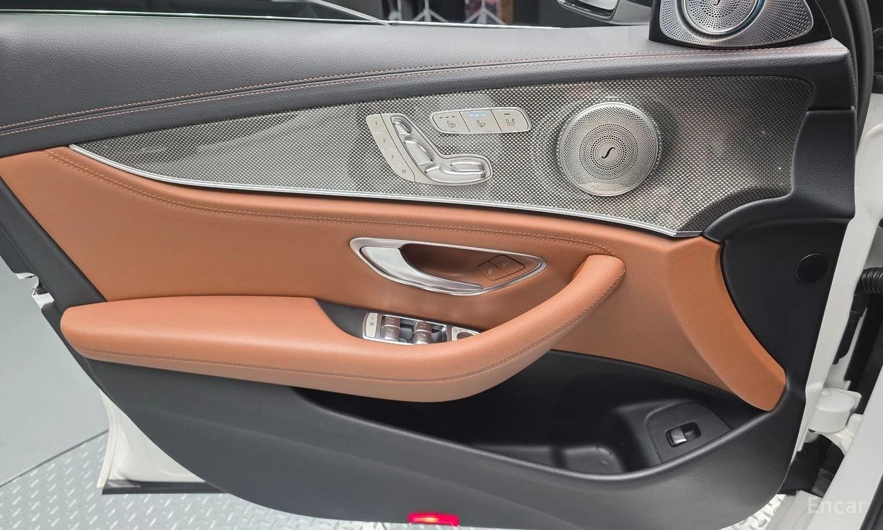 Mercedes-Benz E 300 4MATIC* AMG* BURMESTER 3D* HEAD-UP* ОБДУХВАНЕ* 360, снимка 8 - Автомобили и джипове - 54599133