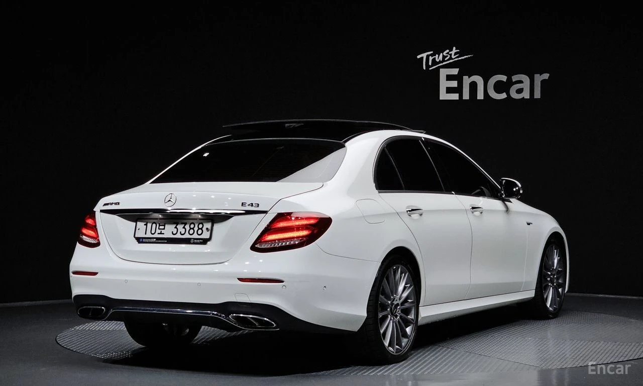 Mercedes-Benz E 300 4MATIC* AMG* BURMESTER 3D* HEAD-UP* ОБДУХВАНЕ* 360, снимка 3 - Автомобили и джипове - 54599133