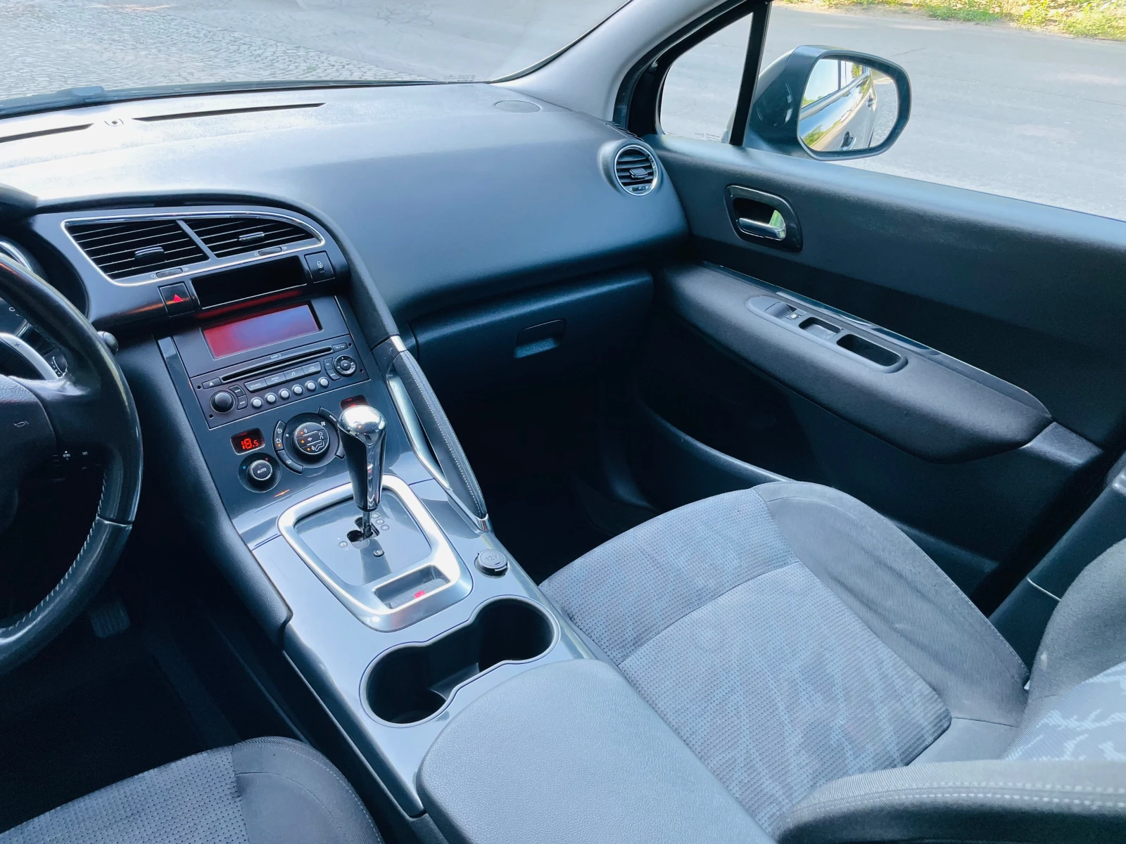 Peugeot 3008 1.6HDI* 109к.с-АВТОМАТИК, снимка 11 - Автомобили и джипове - 54915440