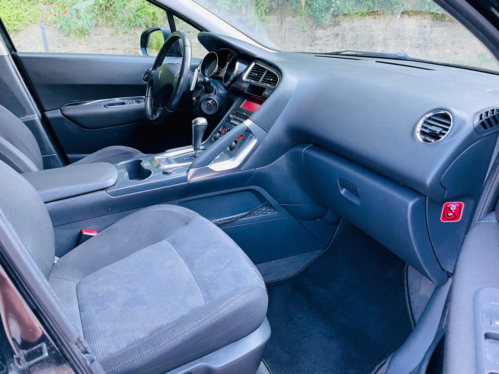 Peugeot 3008 1.6HDI* 109к.с-АВТОМАТИК, снимка 13 - Автомобили и джипове - 54915440