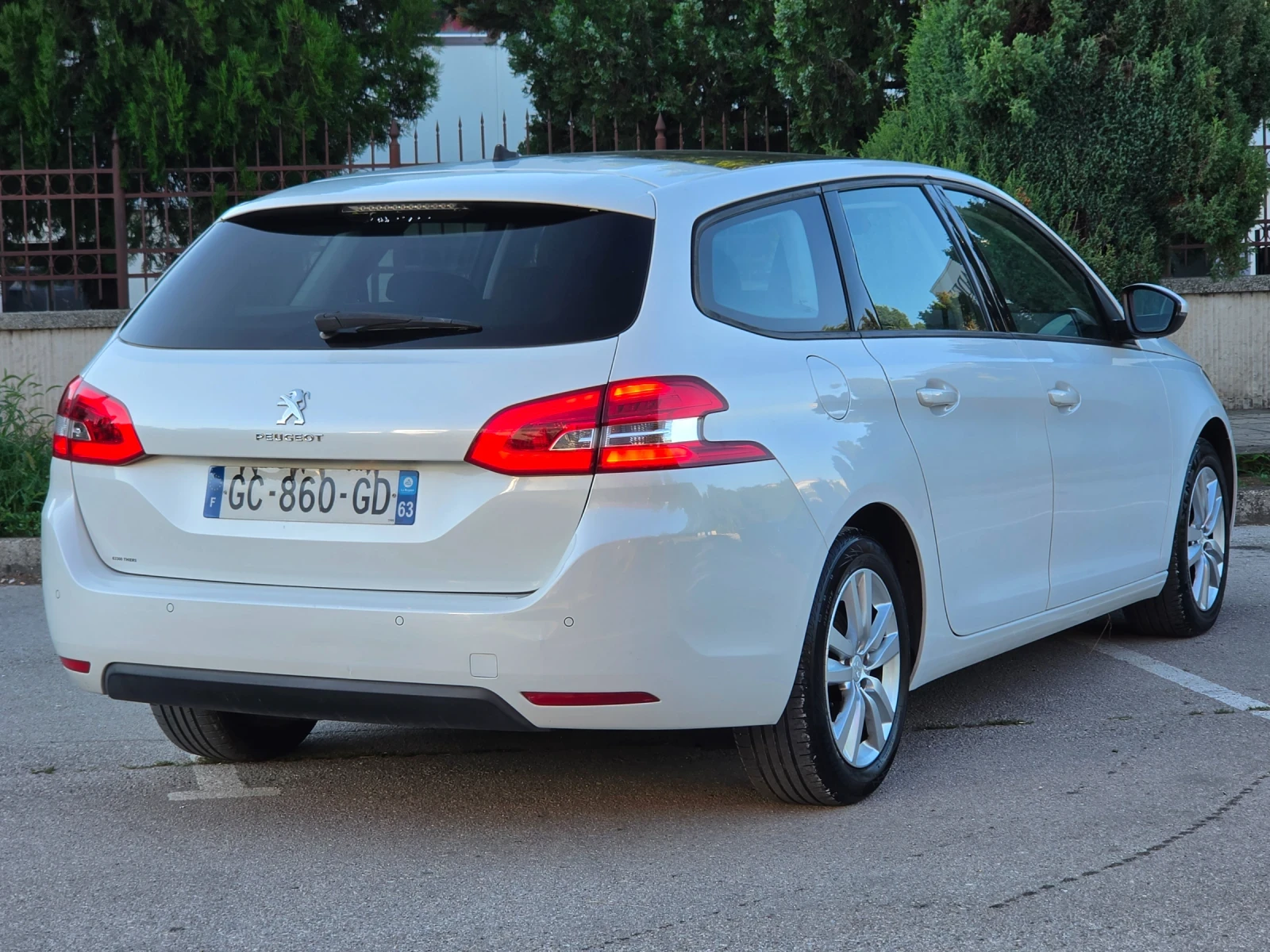 Peugeot 308 1.6HDI 120hp * EURO 6 * НАВИ * ПАНОРАМА *  ЛИЗИНГ , снимка 4 - Автомобили и джипове - 54973749