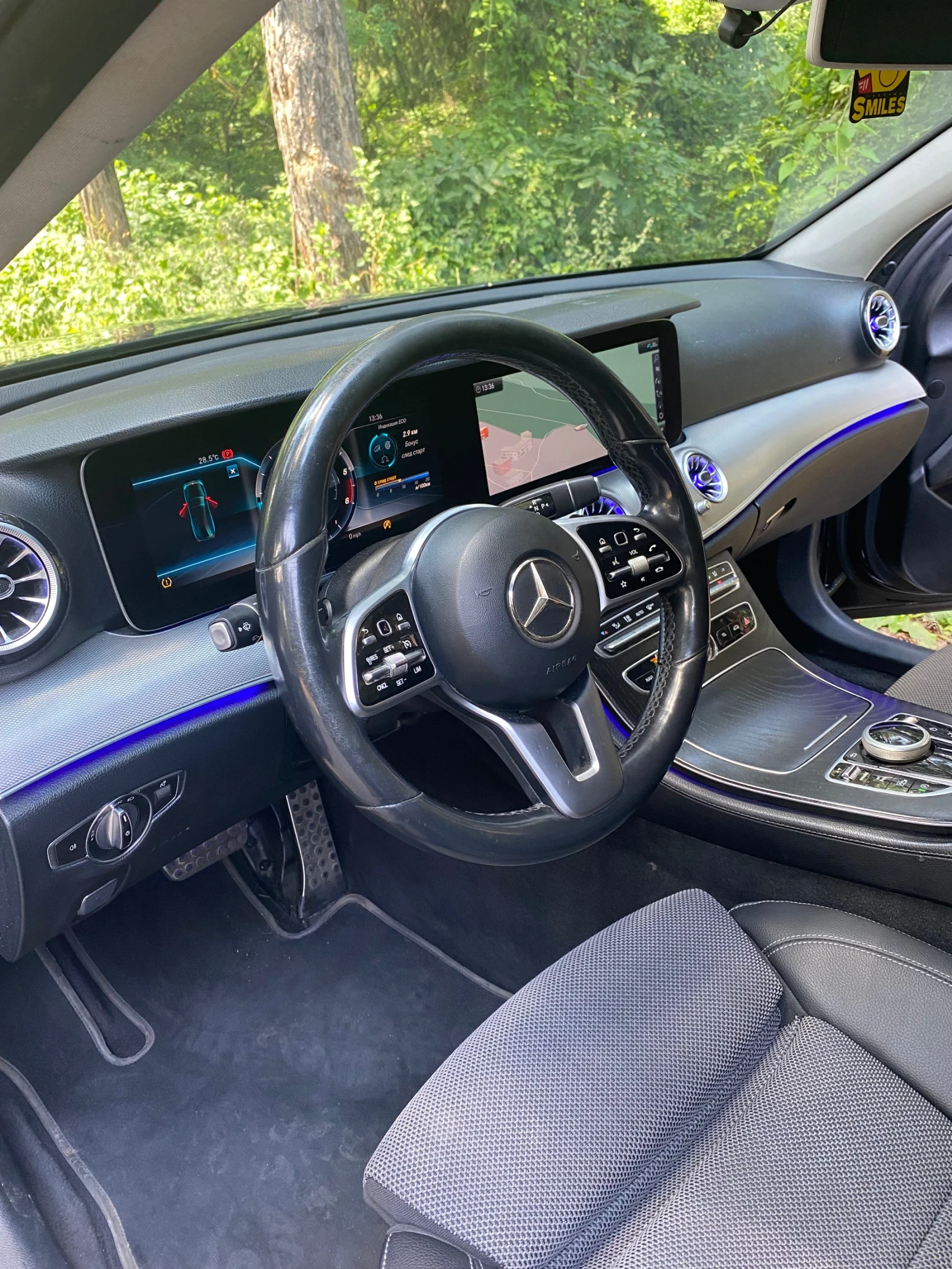 Mercedes-Benz E 220 AMG line Led Ambient, снимка 14 - Автомобили и джипове - 55376541