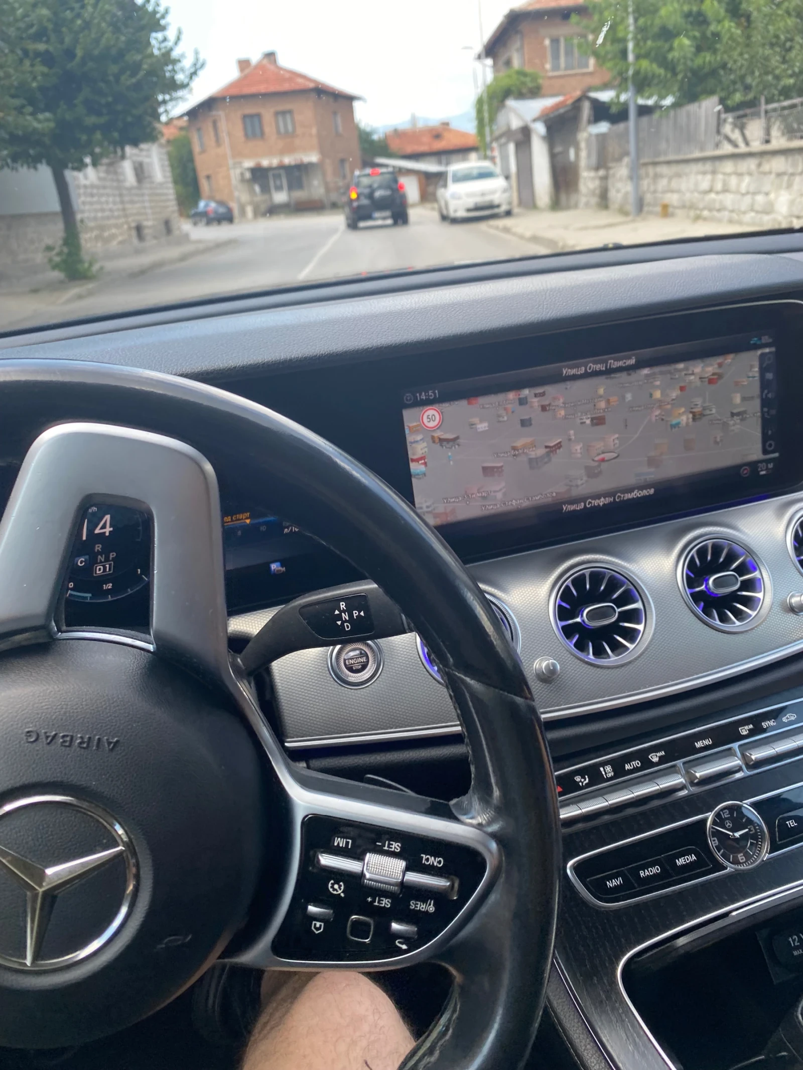 Mercedes-Benz E 220 AMG line Led Ambient, снимка 16 - Автомобили и джипове - 55376541