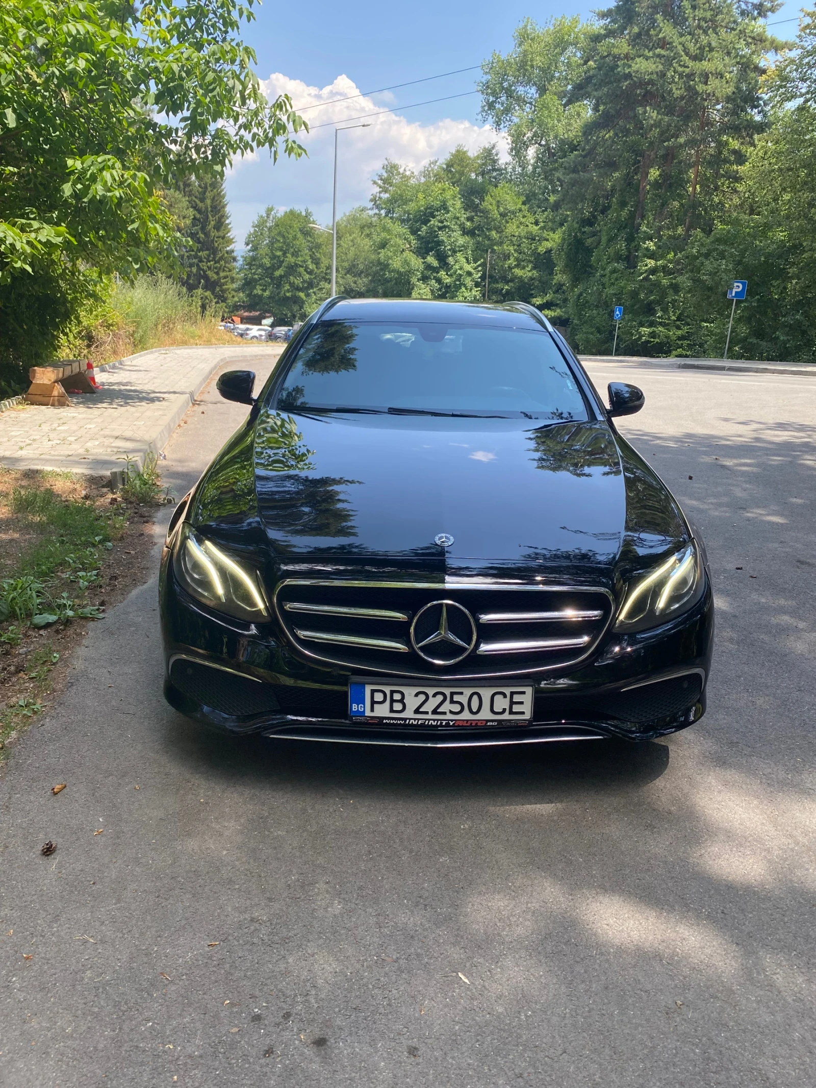 Mercedes-Benz E 220 AMG line Led Ambient, снимка 6 - Автомобили и джипове - 55376541