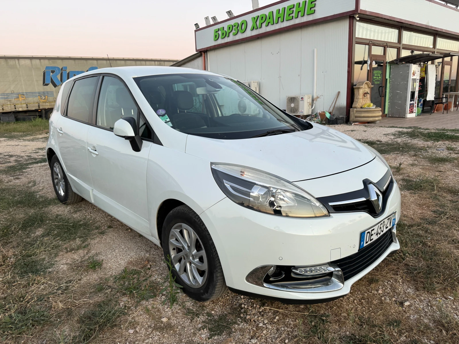 Renault Scenic, снимка 5 - Автомобили и джипове - 55767136