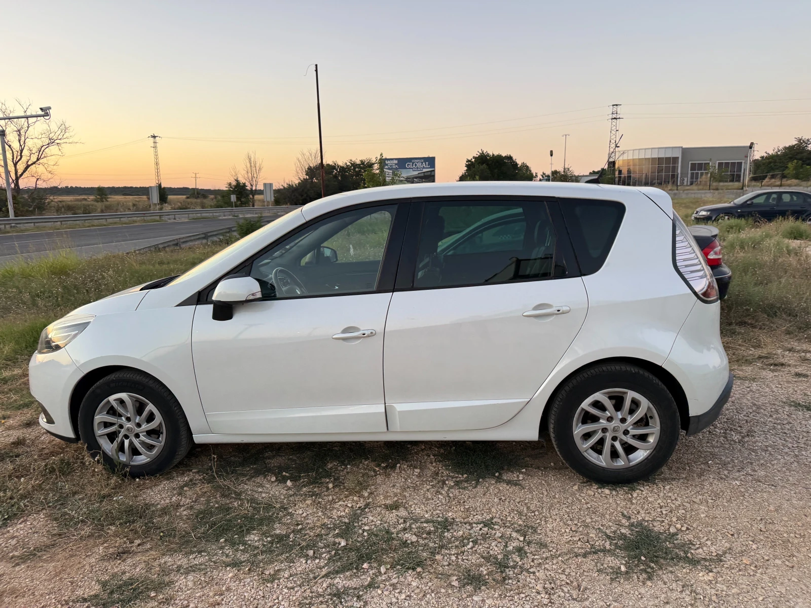 Renault Scenic, снимка 3 - Автомобили и джипове - 55767136