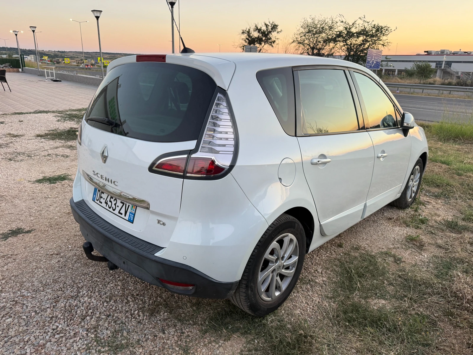 Renault Scenic, снимка 15 - Автомобили и джипове - 55767136