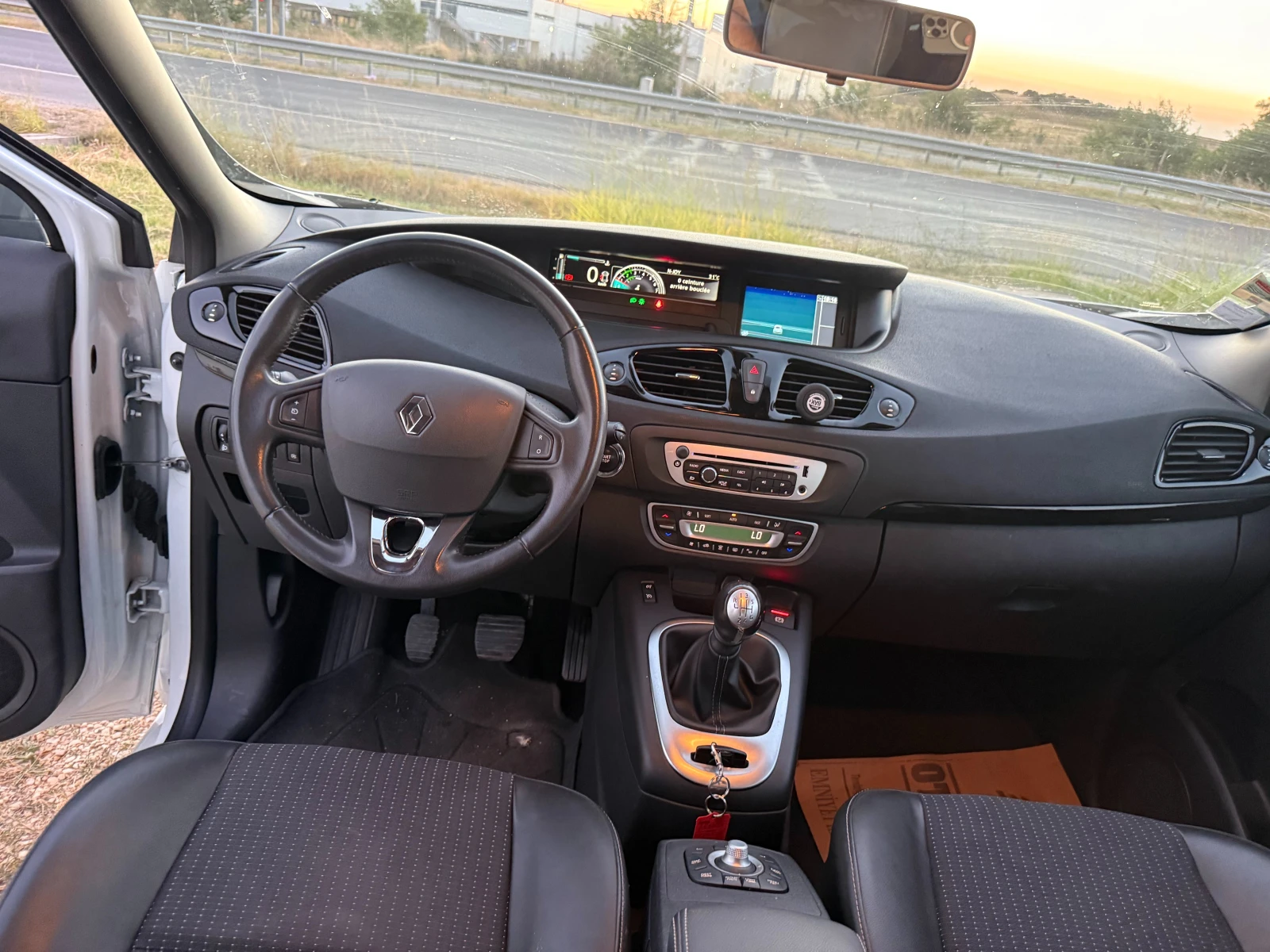 Renault Scenic, снимка 12 - Автомобили и джипове - 55767136