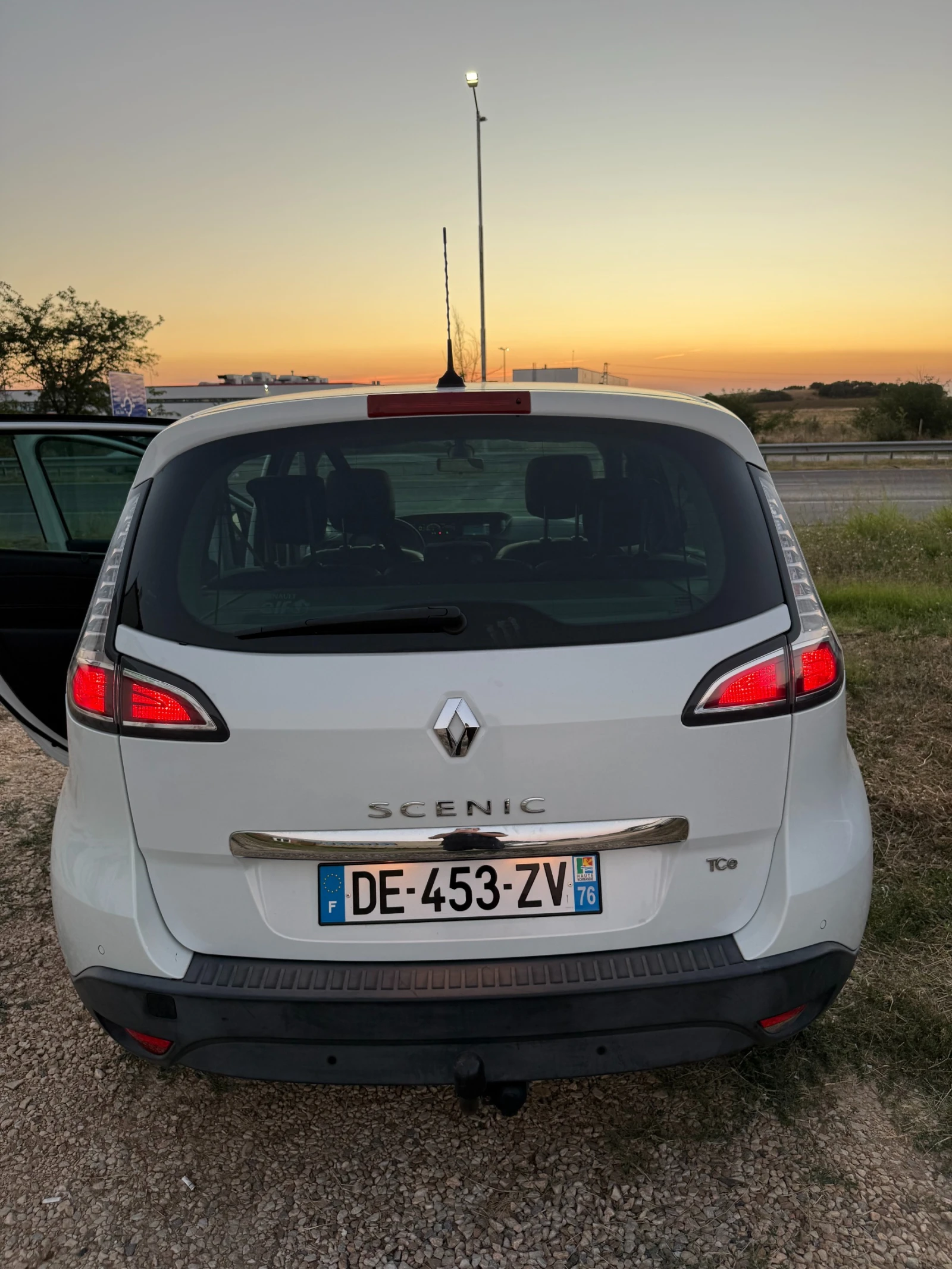 Renault Scenic, снимка 2 - Автомобили и джипове - 55767136