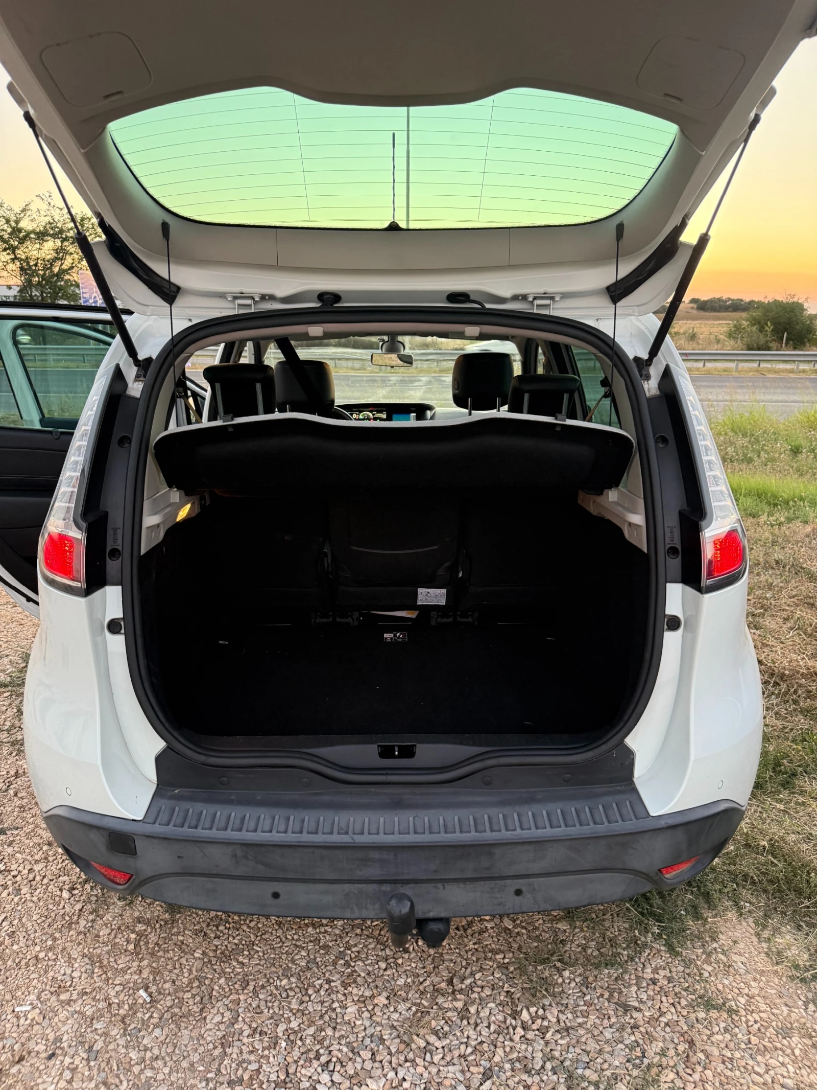 Renault Scenic, снимка 11 - Автомобили и джипове - 55767136