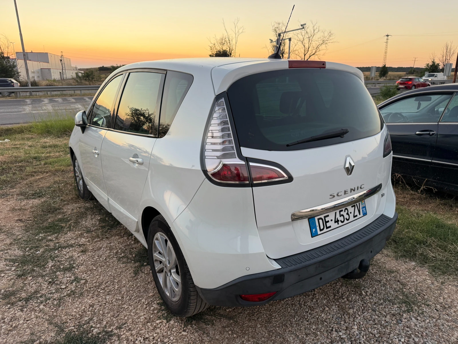 Renault Scenic, снимка 6 - Автомобили и джипове - 55767136