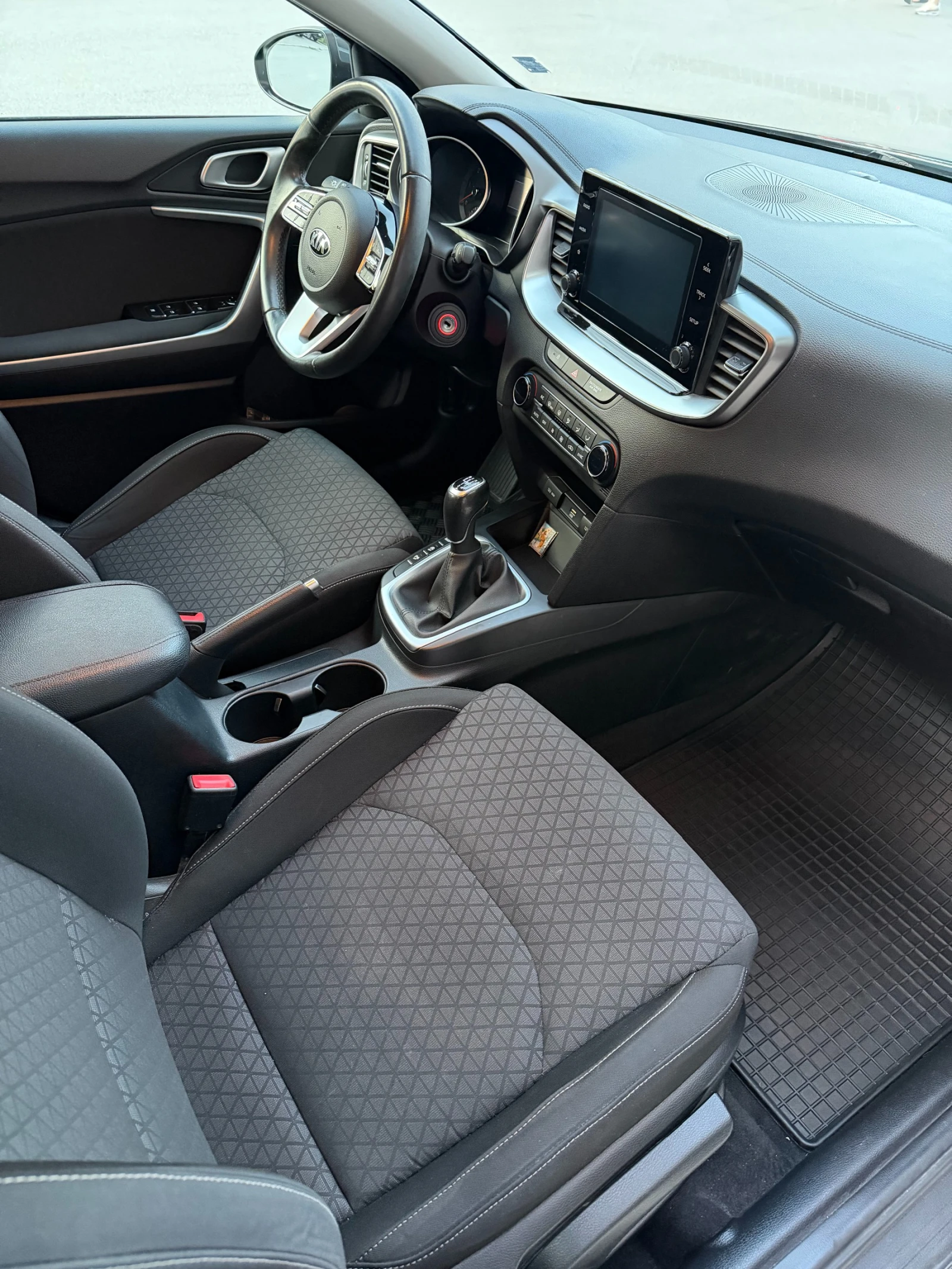Kia Ceed, снимка 6 - Автомобили и джипове - 55980941