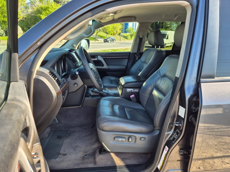 Toyota Land cruiser 200 4.5D-4D V8, снимка 12 - Автомобили и джипове - 50029949
