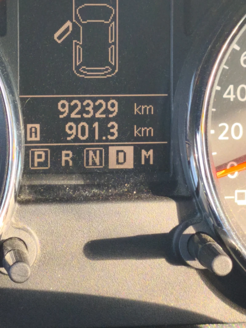 Nissan Qashqai 2.0 benzin + 2, снимка 7 - Автомобили и джипове - 52376092