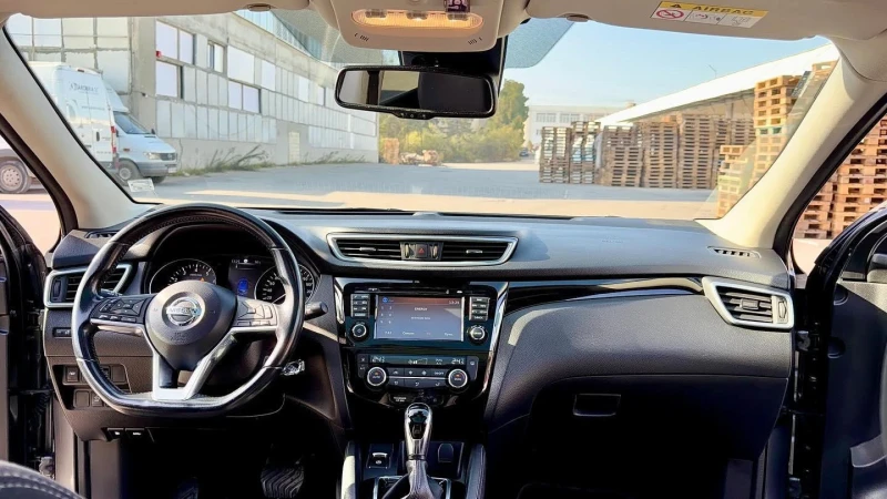 Nissan Qashqai Като нов, снимка 12 - Автомобили и джипове - 52436174