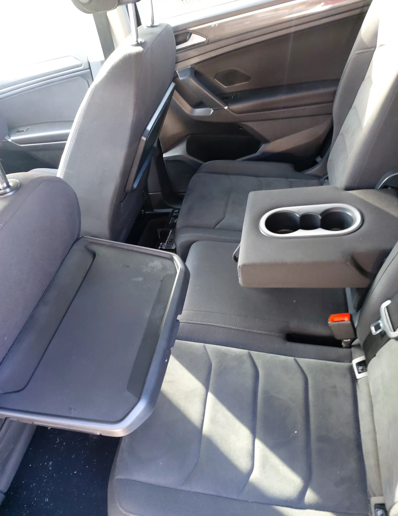 VW Tiguan 2.0d Allroad 4x4 DSG R line , снимка 8 - Автомобили и джипове - 53765017