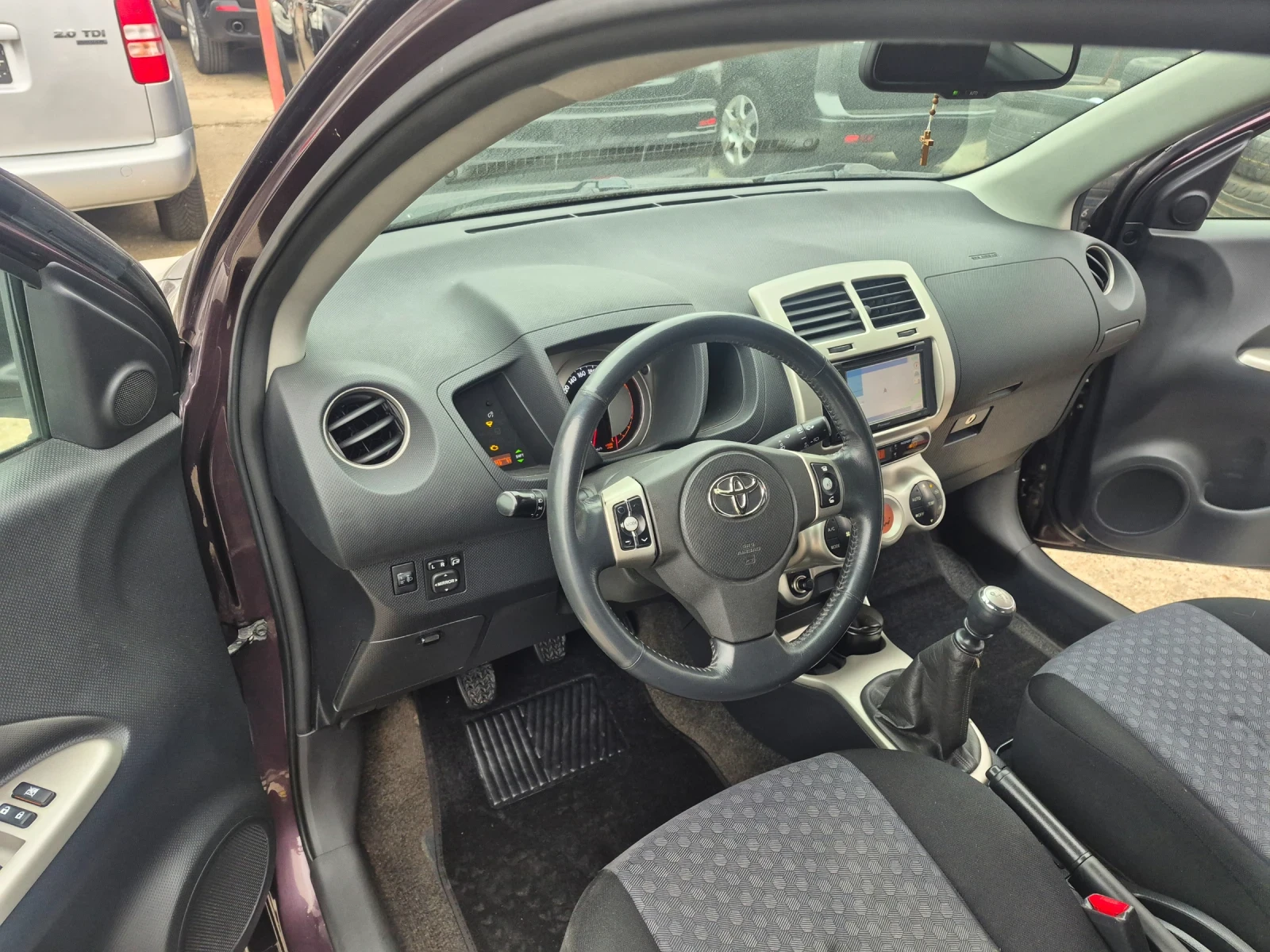 Toyota Urban Cruiser 4+ 4  НАВИГАЦИЯ, снимка 12 - Автомобили и джипове - 53843783