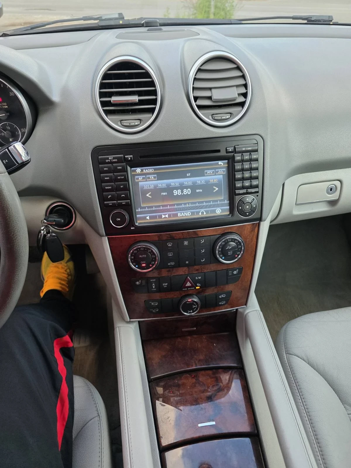 Mercedes-Benz ML 320 CDI 4MATIC, снимка 9 - Автомобили и джипове - 54444356