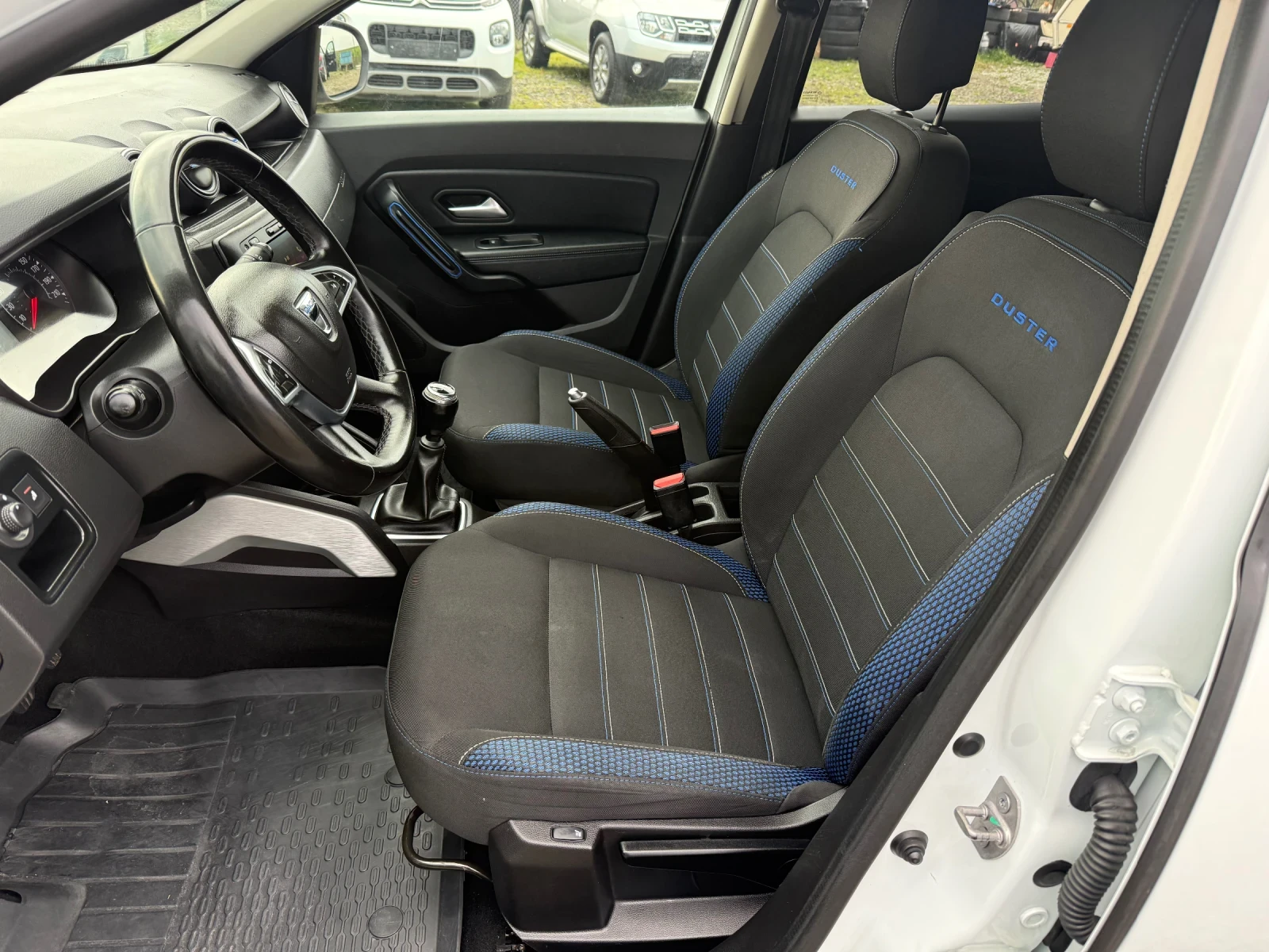 Dacia Duster 1.33 ШВЕЙЦАРИЯ 4х4, снимка 9 - Автомобили и джипове - 54685260