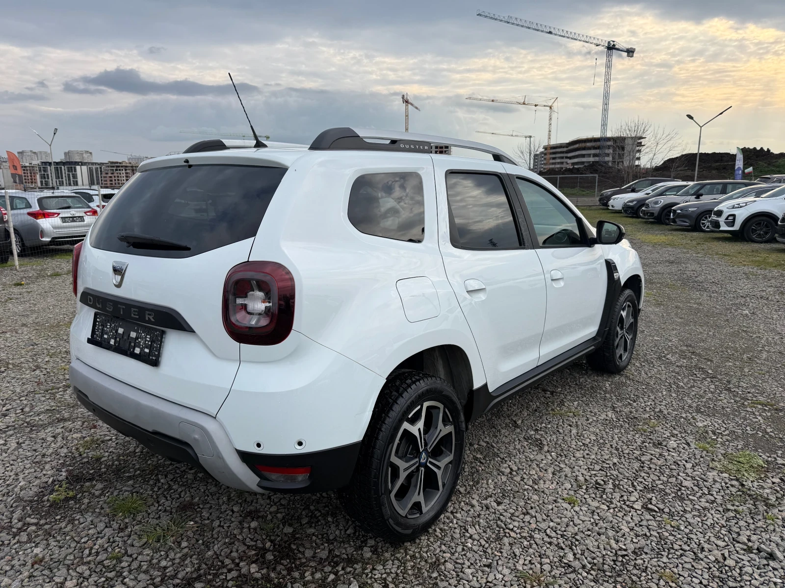 Dacia Duster 1.33 ШВЕЙЦАРИЯ 4х4, снимка 15 - Автомобили и джипове - 54685260